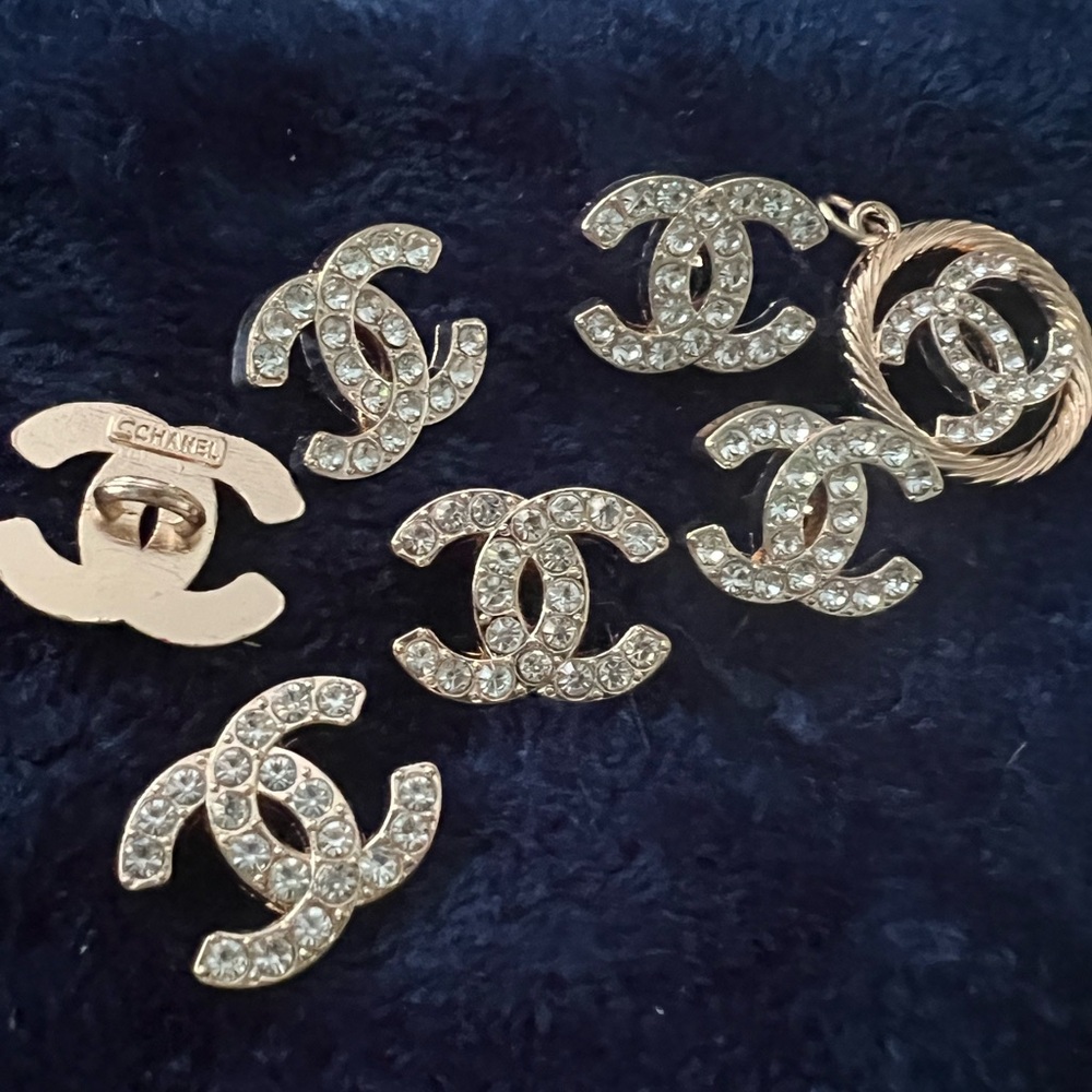 (set of 6-19mm)CC-Logo shape gold-metal/ faux crystal embellishment/shanked/👀😉